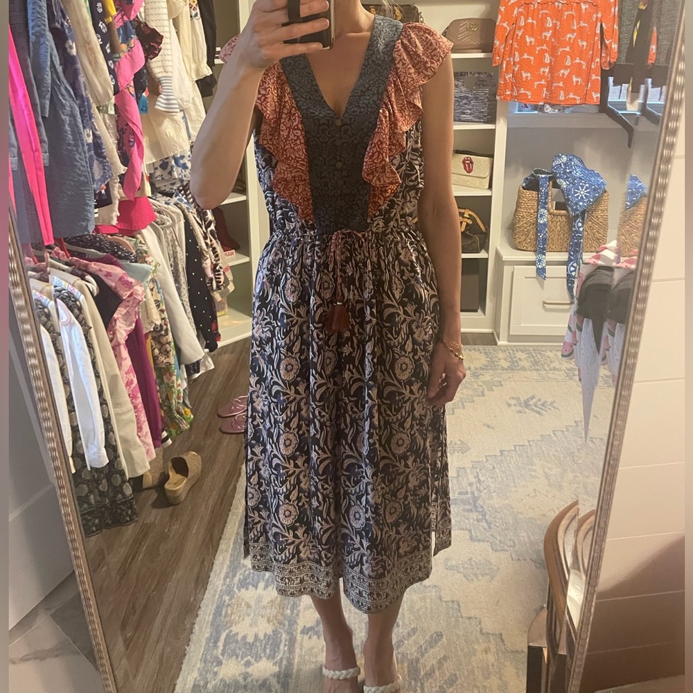 Sea New York dress size 6 with tie at waist and pockets 100% silk.